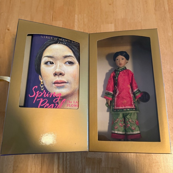 American Girl Doll Girls of Many Lands - China Spring Doll with Book - Picture 2 of 7